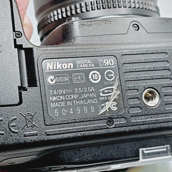 Nikon D90 DSLR Camera w/ 50mm 1.8 & 18-105mm 3.5-5.6 Lenses - Picture 14 of 14